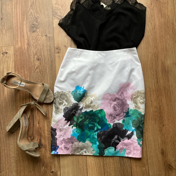 Floral Pencil Skirt - Picture 2 of 4